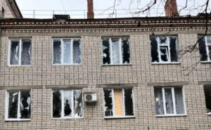 Здание больницы в Алешках.